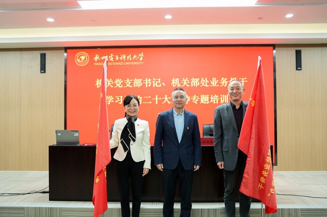 1667439775193509.jpg 授旗.jpg