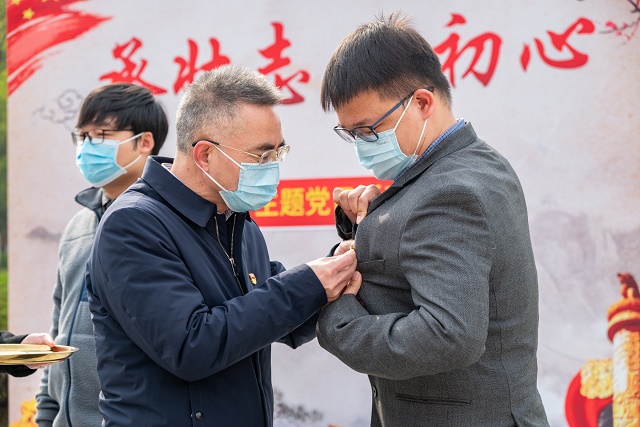 1649207495456629.jpg 黄烈20052011-20.JPG