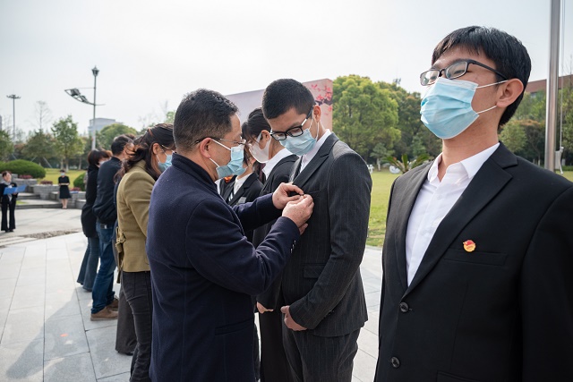 1649207522952246.jpg 黄烈20052011-23.JPG